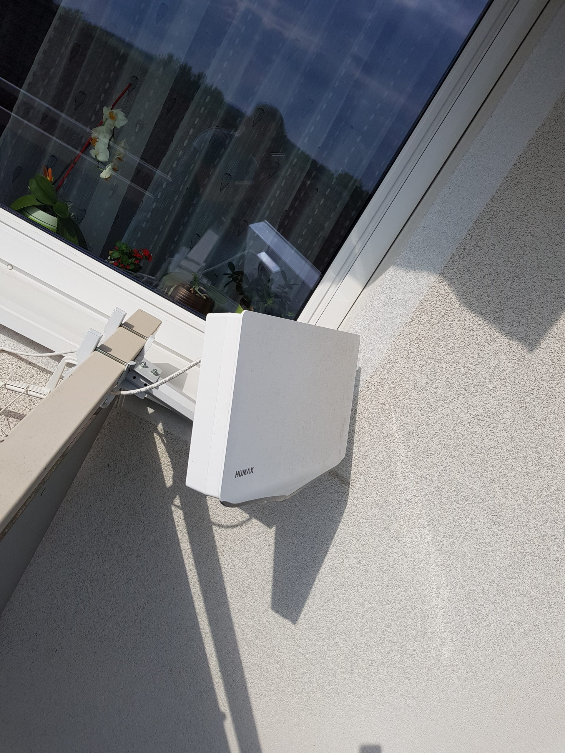 Reliable Wi-Fi and network solutions to improve coverage, connectivity and performance for homes and businesses.
